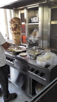 Erweiterte kommerzielle Gas-Vertikal-Hühnchen Doner Pita-Machmaschine für Shawarma Shop
